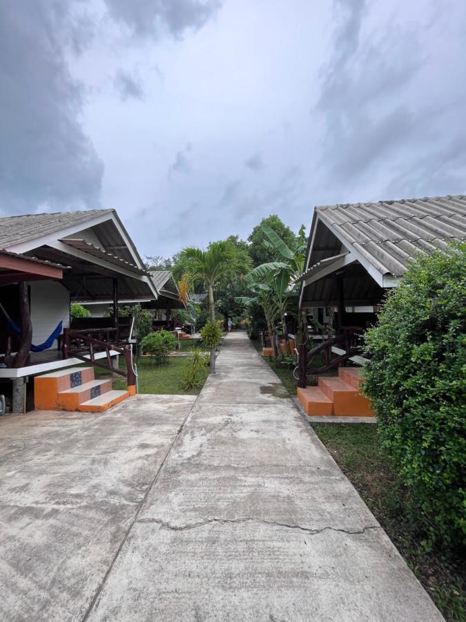 ホテルPyramid Bungalow Ban Laem Sai エクステリア 写真